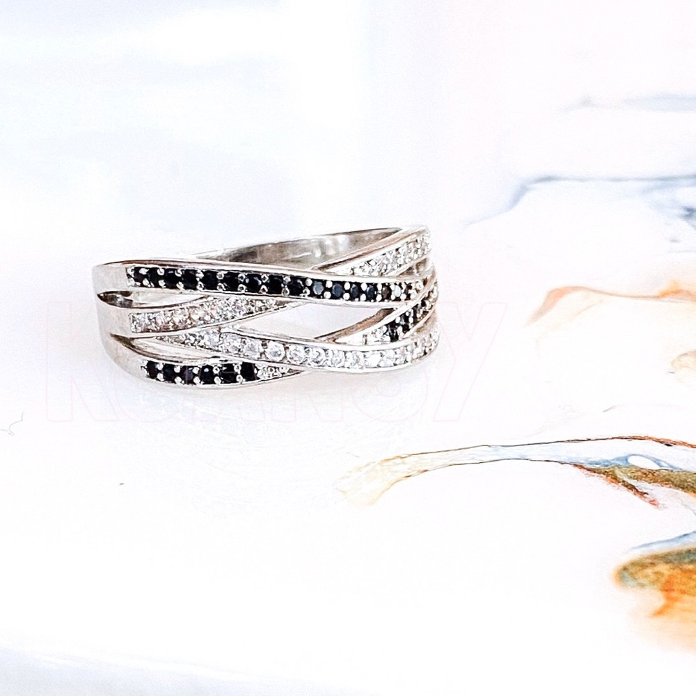 Black & White Sapphire Statement Ring - Picture 8 of 8